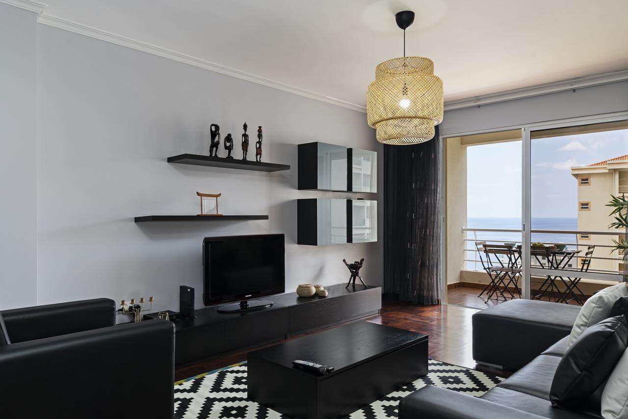 Piornais I By An Island